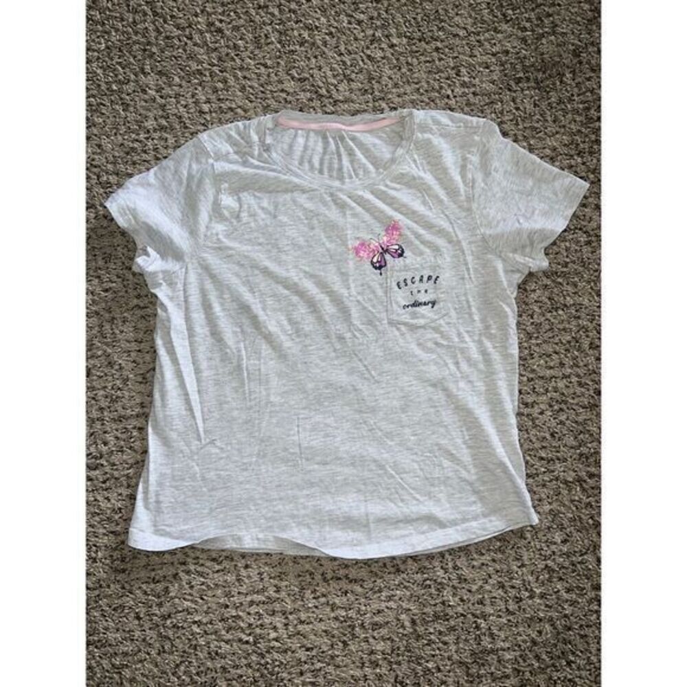 Escape the ordinary gray tee size large